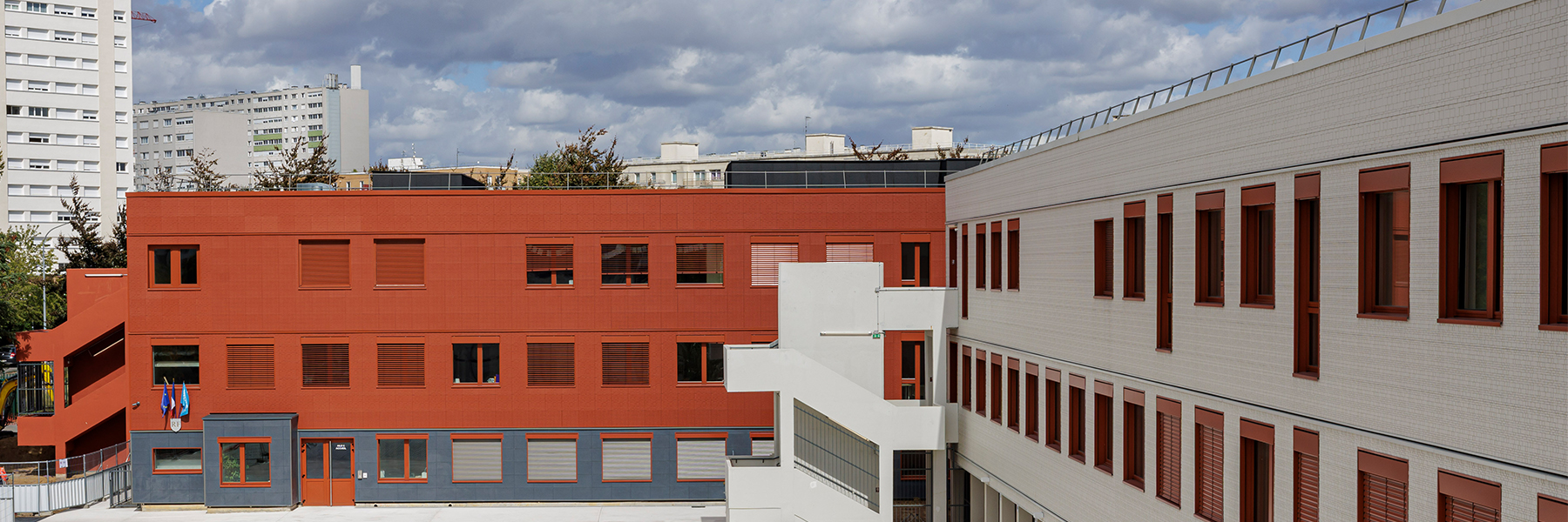 Bannière parvis du collège Paul Eluard à Bonneuil-sur-Marne