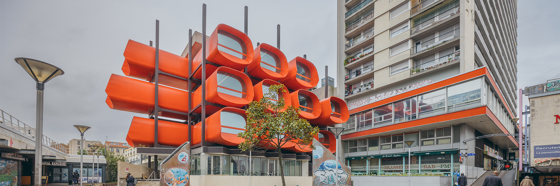 Bannière - Devanture Conservatoire Pina Bausch à Montreuil