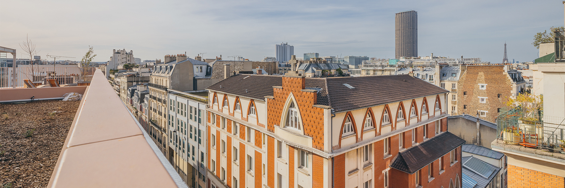 Vue sur la Tour Montparnasse et la Tour Eiffel depuis un chantier CBC Service